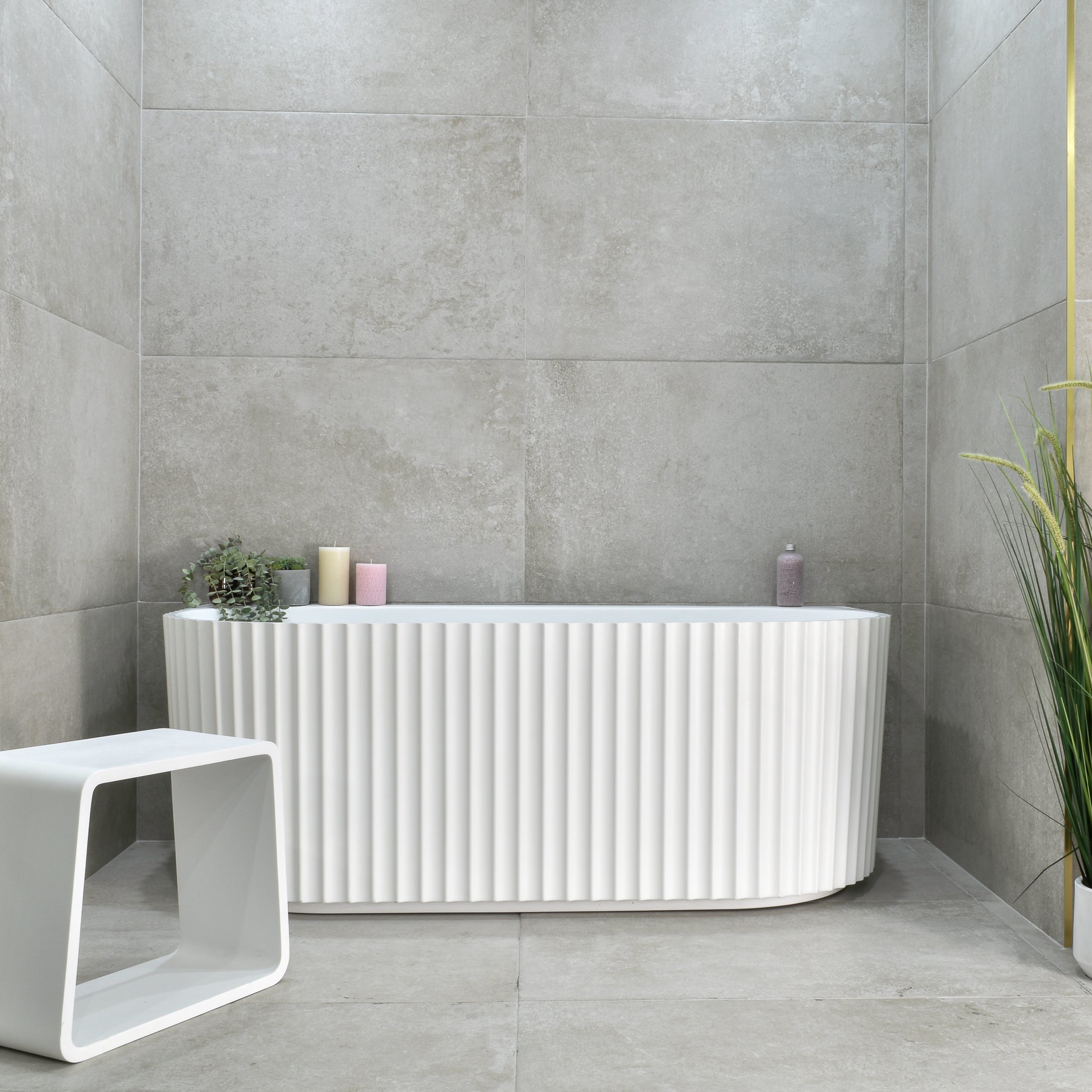 Agora Groove 1700mm back to wall bathtub in gloss white, front view