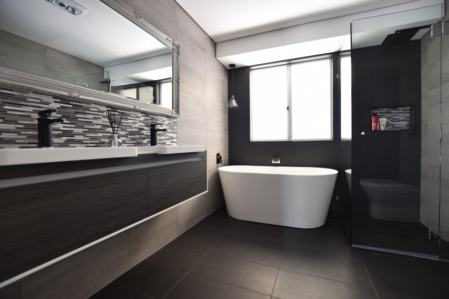 #48 - Bathrooms: Amanda's elegant mix of chcolate and silver colours