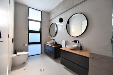 Deluxe Round 900mm Mirror with Black Frame