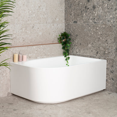 Arco Plus 1400mm right corner bathtub in matte white, angled front view