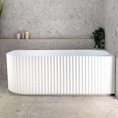 Agora Groove 1700mm right corner bathtub in matte white, front view